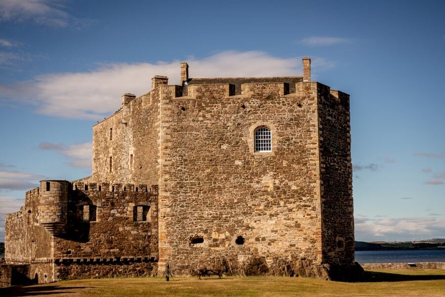 4-Day Outlander Trail From Edinburgh - Lodging basics, walking time, and what to pack