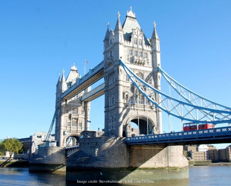 4-Hour Private Tour of London in a Panoramic Black Cab - Tower of London and the Thames: quick passes that give you a bigger mental map