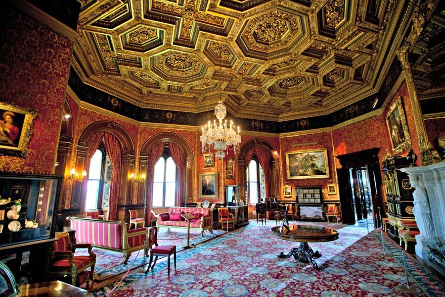 Alnwick Castle and Scottish Borders Tour from Edinburgh - Alnwick Castle and Gardens: Hogwarts magic, plus real architecture
