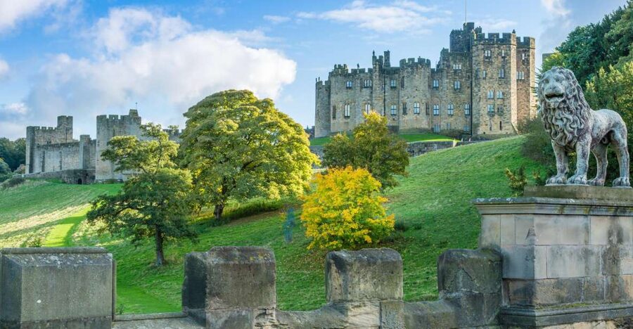 Alnwick Castle, Northumberland & Scottish Borders 1-Day Tour - Starting at Burns Monument, and Why the Early Timing Matters