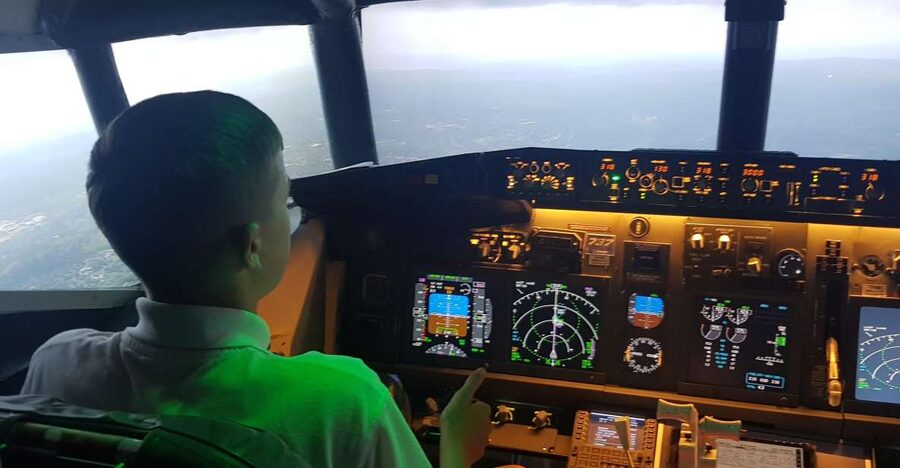 BARNSLEY(60 MINS BOEING 737 FLIGHT SIMULATOR EXPERIENCE) - Arriving at Britannia Flight Simulator in Barnsley