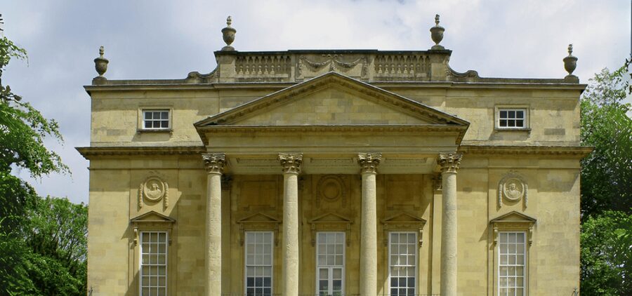 Bath : 2 Hour Historic Walking Tour With An App - Holburne Museum and the Jane Austen Courtyard Apartment Finish