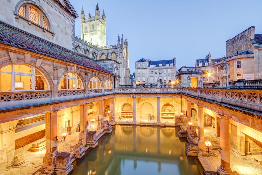Bath: Guided Ghost Tour - Meeting Bath Abbey and spotting your costumed guide