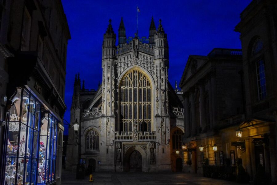 Bath: Guided Ghost Tour - Landmark hauntings: Bath’s famous stops, story-told