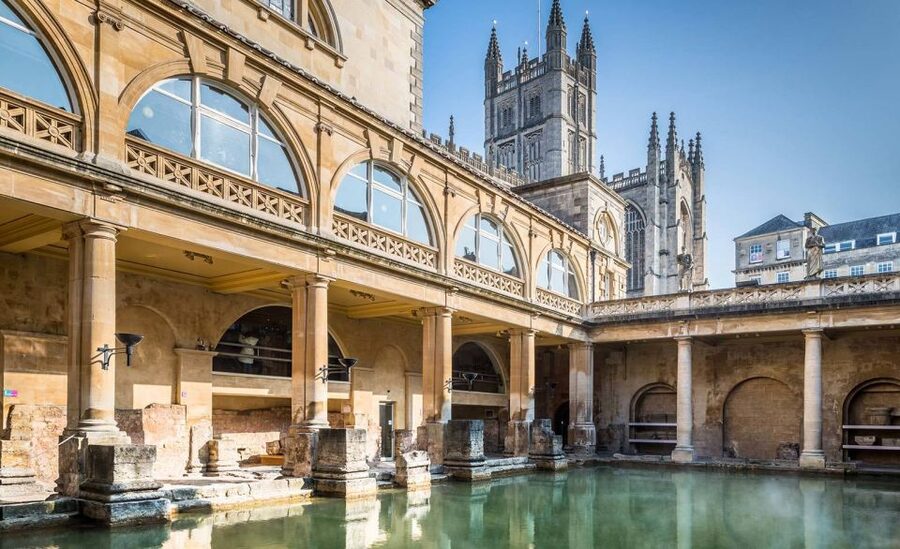 Bath: Private Walking Tour - Entering Bath Abbey: start at the right doorway
