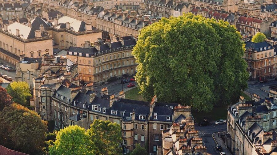 Bath: Private Walking Tour - Roman Baths: learning 2,000 years in a walkable flow
