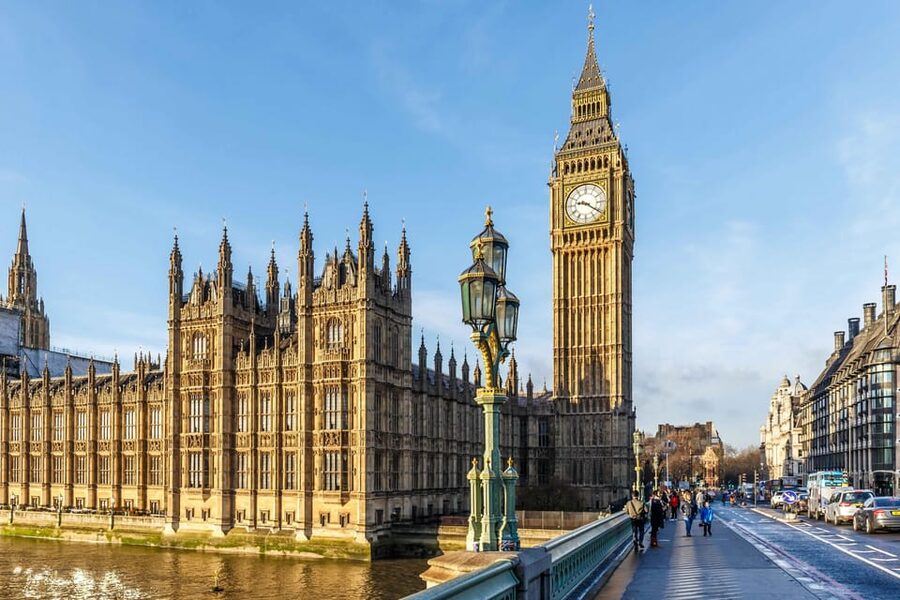 Best of London by LE GRAND - London's Luxury Bus Tour - Kensington to Harrods: Royal Albert Hall, Museums, and a Glamour Sprint