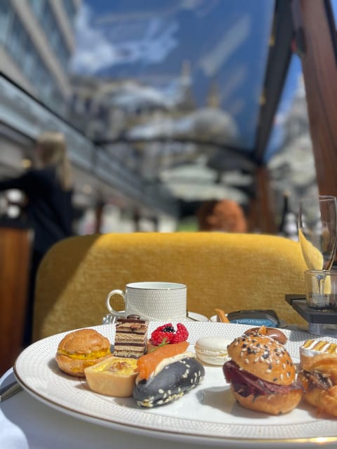 Best of London by LE GRAND - London's Luxury Bus Tour - Trafalgar Square, Nelson’s Column, Regent Street, and Soho