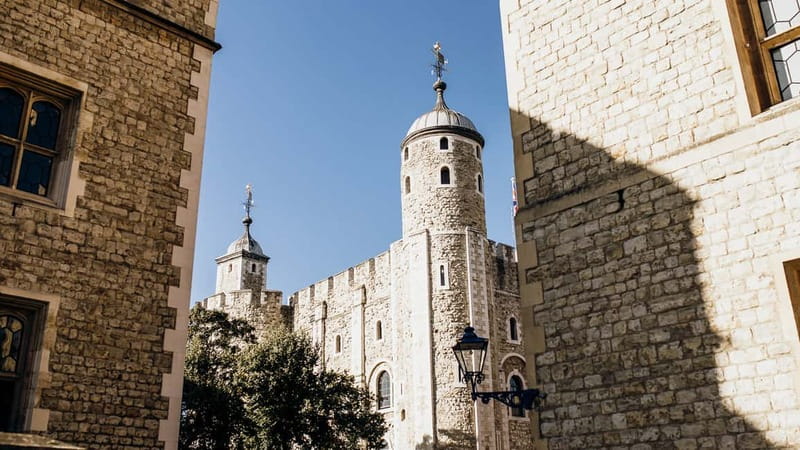 Best of London: Tower of London, River Cruise & History Walk - Guide style is the difference maker here