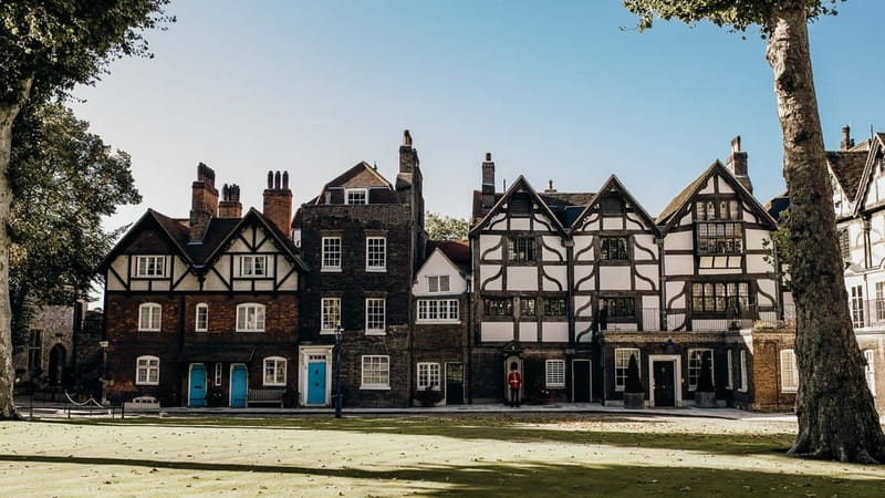 Best of London: Tower of London, River Cruise & History Walk - Your self-guided hour inside the Tower: use it strategically