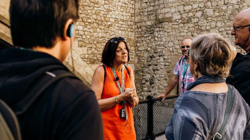 Best of London: Tower of London, River Cruise & History Walk - Tower of London arrival: meeting point reality check