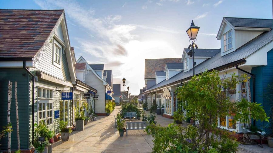Bicester Village Shopping Trip from London with VIP Discount - Where the time goes in Bicester Village: making five hours count