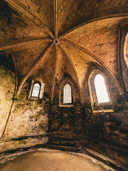 Boat trip and guided tour to Inchcolm Island - From the Duke of Wellington statue to South Queensferry, the day’s rhythm