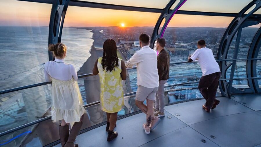 Brighton: Brighton i360 Ticket - Sky Bar and drinks: nice, but plan for extra cost