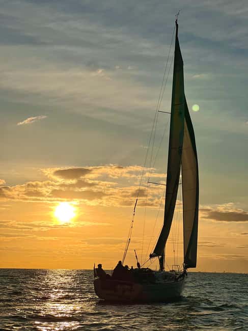 Brighton: Sunset Sailing Cruise with a Glass of Wine - Entering the Brighton Boating scene, Pontoon 6 style
