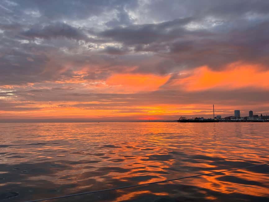 Brighton: Sunset Sailing Cruise with a Glass of Wine - The small details that make it feel special