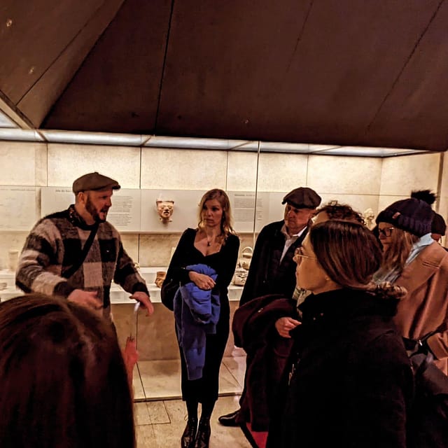 British Museum Guided Tour - Getting there by red phone boxes on Great Russell Street