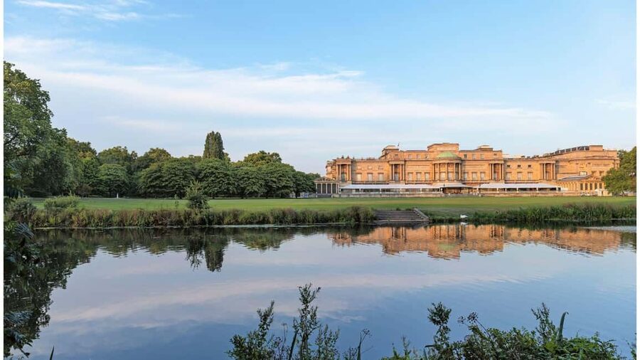 Buckingham Palace State Rooms Entry & Royal London Audio App - Buckingham Palace State Rooms open in summer, and why that matters