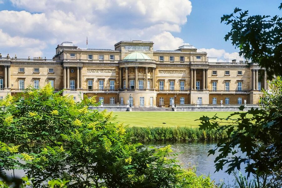 Buckingham Palace: The State Rooms Entrance Ticket - Using the Multimedia Tour in Nine Languages Like a Pro