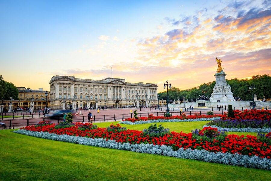 Buckingham Palace & Windsor Castle: Full-Day Tour - The real payoff: Buckingham Palace interiors and Windsor’s royal scale