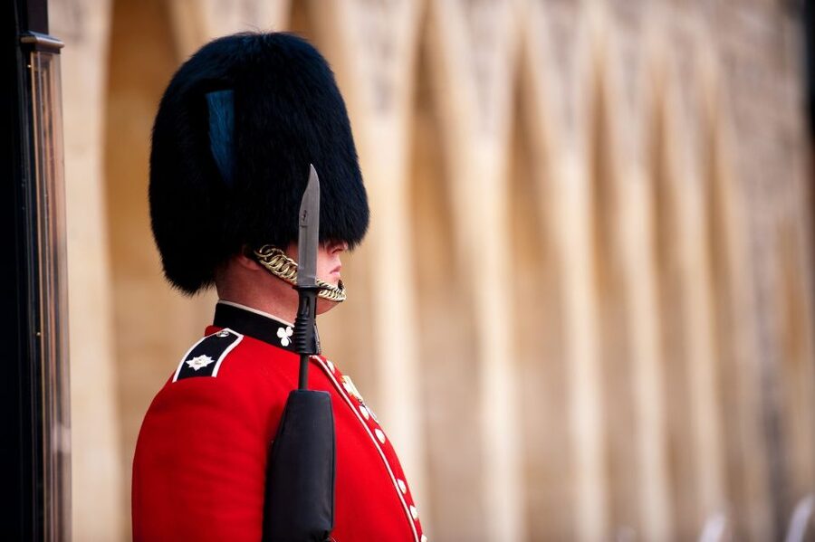 Buckingham Palace & Windsor Castle: Full-Day Tour - Windsor Castle: why St George’s Chapel and the State Apartments feel different