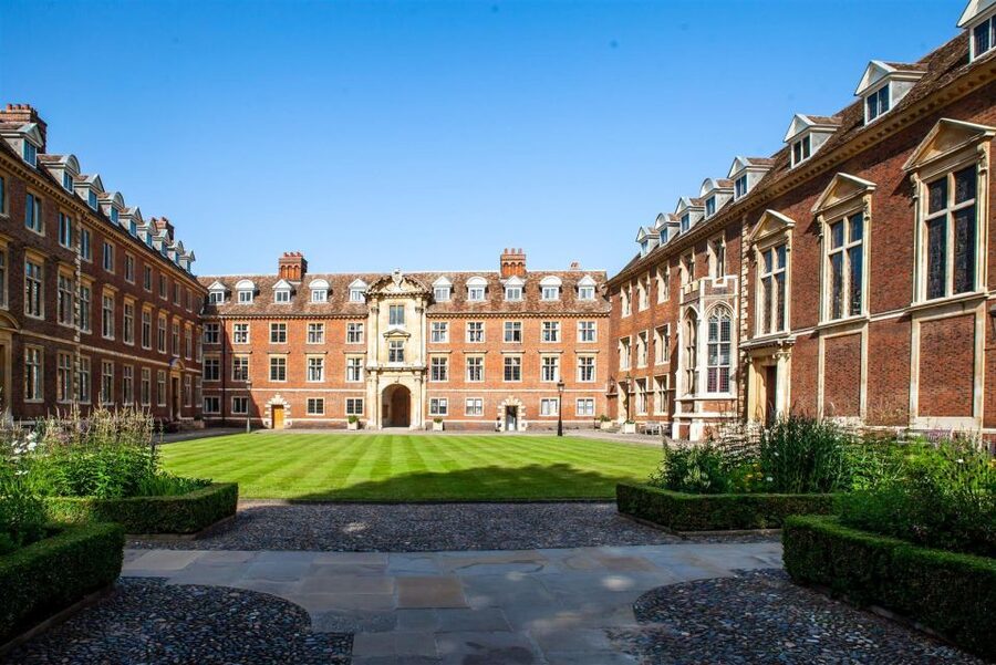 Cambridge: 2-Hour Private University Walking Tour - St John’s privileges and royal connections explained