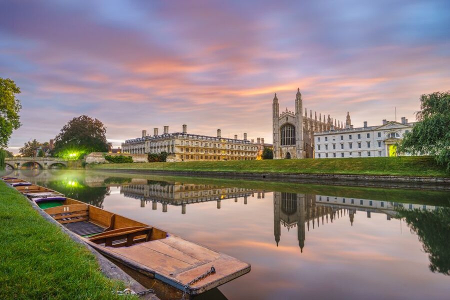 Cambridge: Chauffeured Punting Tour - Getting on board at La Mimosa Landing, Lets Go Punting style