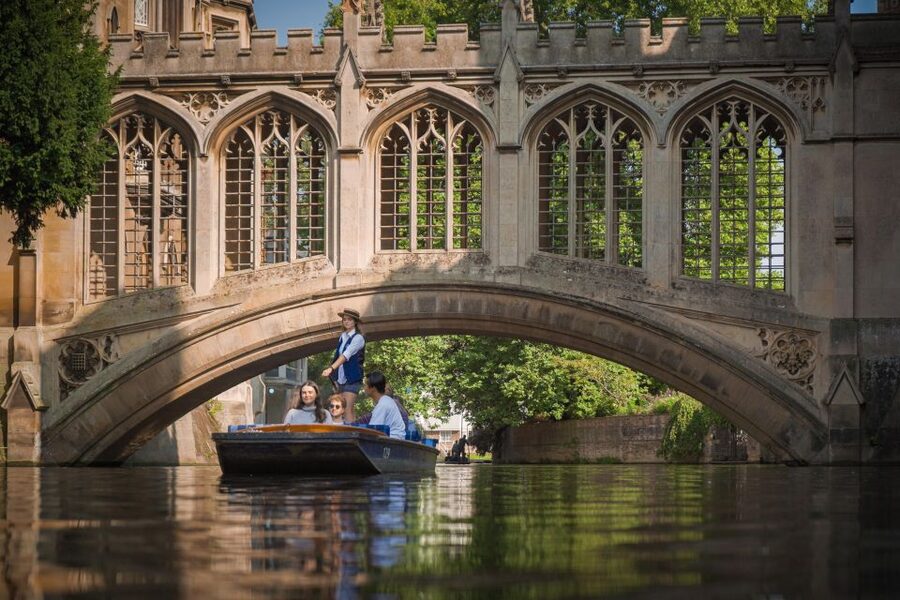 Cambridge: Guided Shared River Punting Tour - Queens’ College alumni stories and why they make the river feel personal