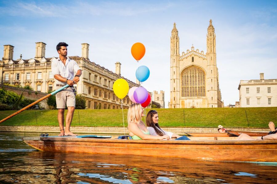 Cambridge: Shared Punting Tour with Guide - Under the classics: Bridge of Sighs, kissing-bridge moments, and the bridge run