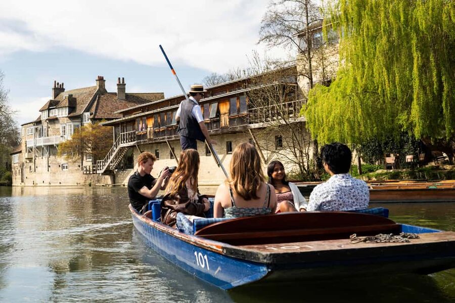 Cambridge University: Guided Punting Tour on the River Cam - River Cam Punting, The Fast Way to See Cambridge Properly