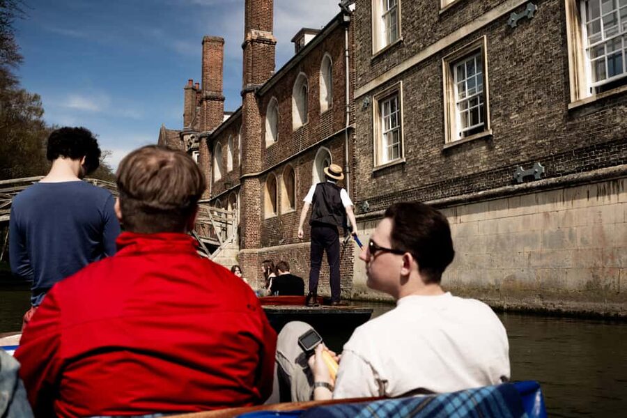 Cambridge University: Guided Punting Tour on the River Cam - Where You Meet, What To Bring, and How To Avoid Stress
