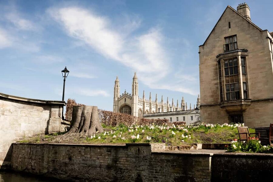 Cambridge University: Guided Punting Tour on the River Cam - Why the Guide Makes or Breaks the Tour