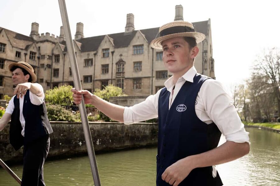 Cambridge University: Guided Punting Tour on the River Cam - When to Go, and How To Get a Better Experience