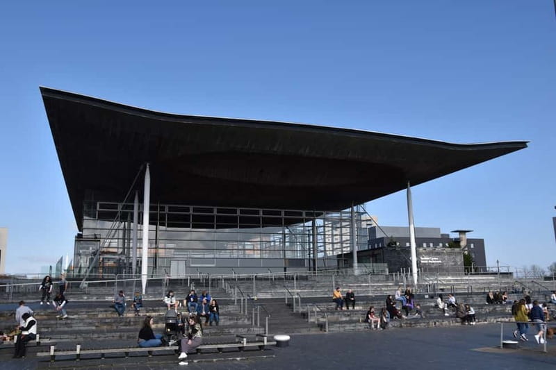 Cardiff: Doctor Who Walking Tour - Welsh cakes and traditional Welsh dishes, built into your day
