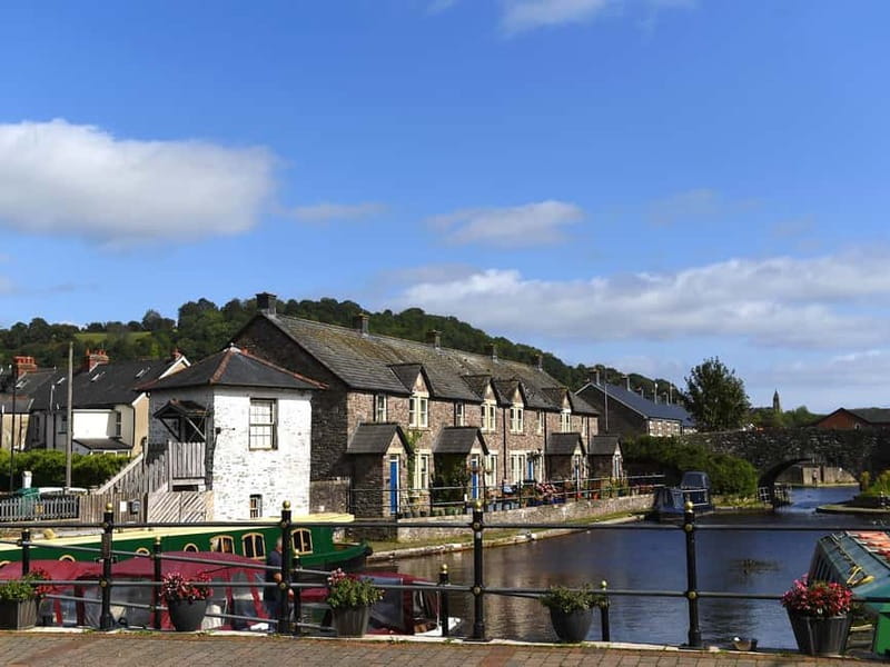 Cardiff: Welsh Castles, Mountains & Steam Railway Day Tour - Brecon Town Time: Canal Walks, Cathedral Quiet, Lunch Reset