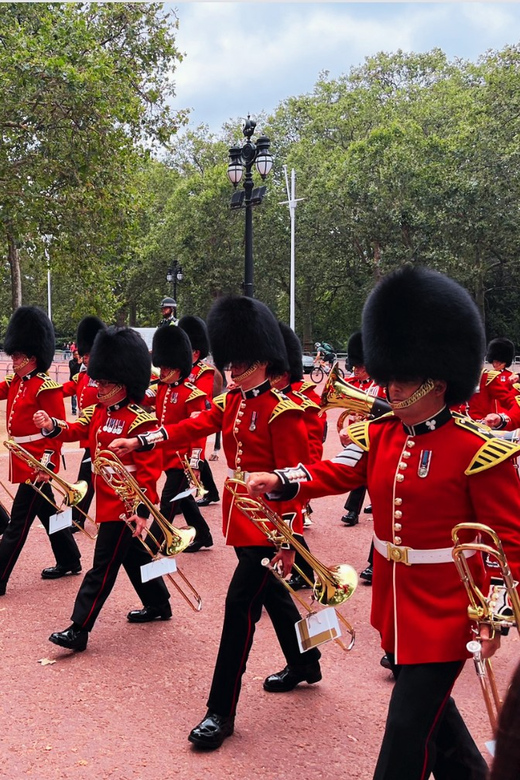 Changing of the Guard at Buckingham Palace - Who this tour suits best