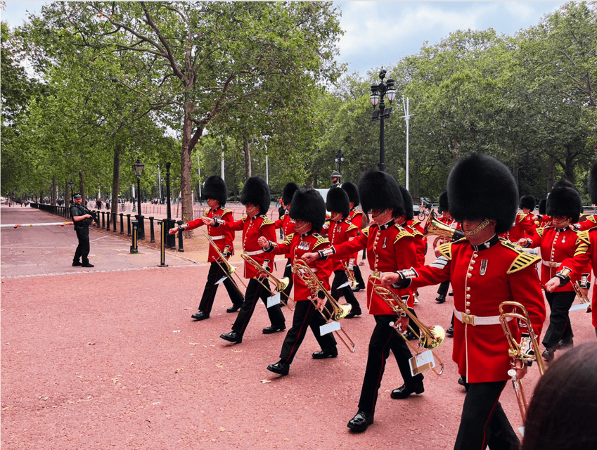 Changing of the Guard at Buckingham Palace - St James’s Palace finale: following the ritual to the second royal stop