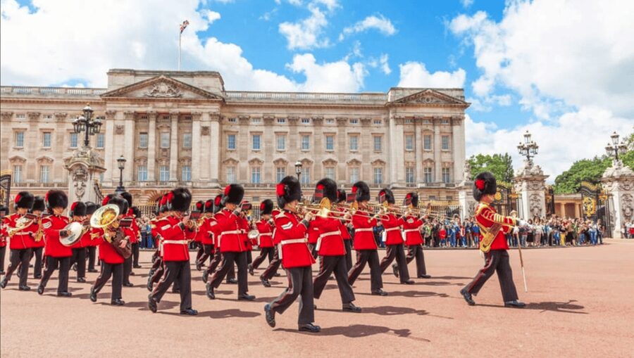 Changing of the Guard at Buckingham Palace - Price and logistics: what you’re paying for, and what to watch