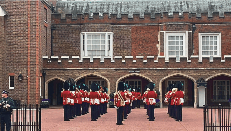 Changing of the Guard at Buckingham Palace - Photography expectations: getting the shot without the scramble