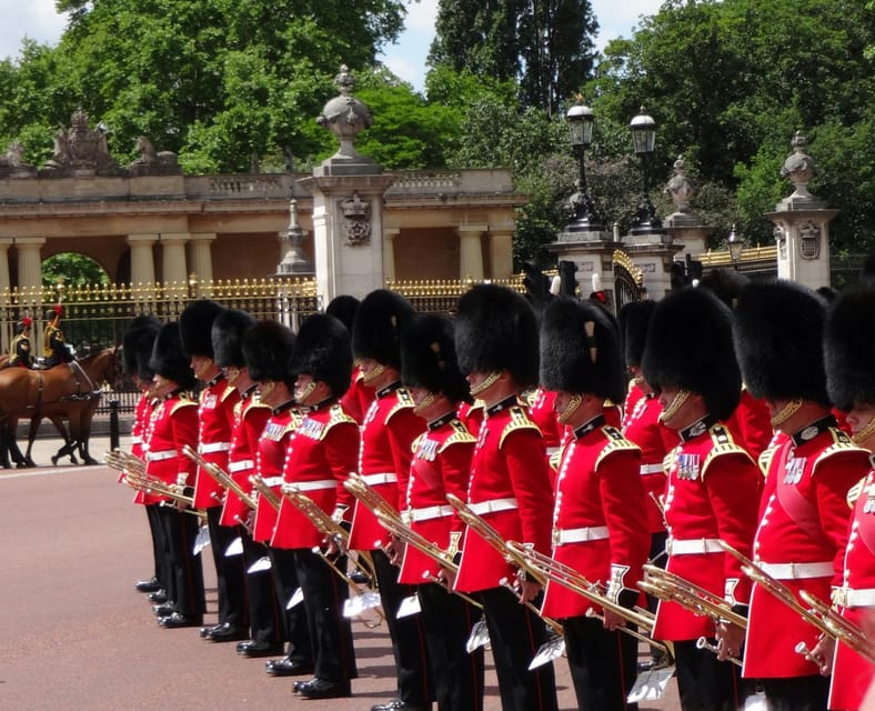Changing of the Guard Experience in London - Key Things You’ll Notice