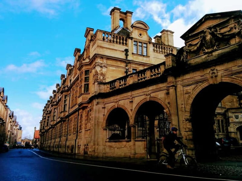Classic Cambridge Walking Tour with Certified Guide - The Eagle Pub Stop, University Town Feels Human