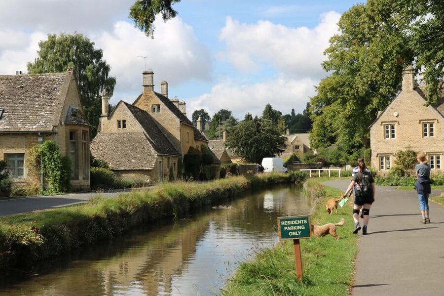 Classic Cotswolds: Online Road Trip Travel Guide - Chipping Campden: golden stone and Arts and Crafts heritage