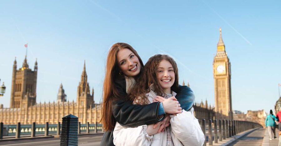 Couple’s photo: Romantic photoshoot in London - Romantic London Photos in a Tight Time Window