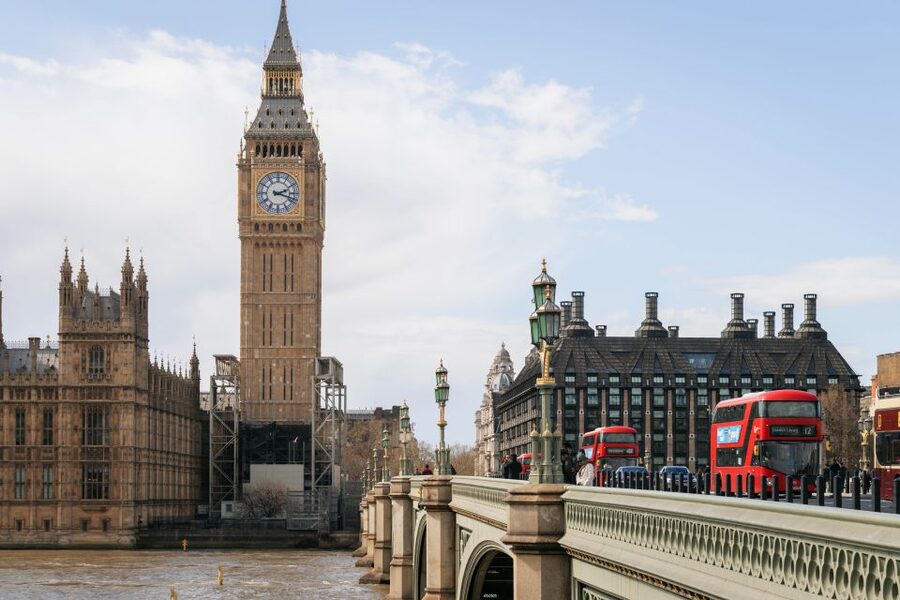 Couple’s photo: Romantic photoshoot in London - What You Get: 48-Hour Edited Photos and Easy Downloads