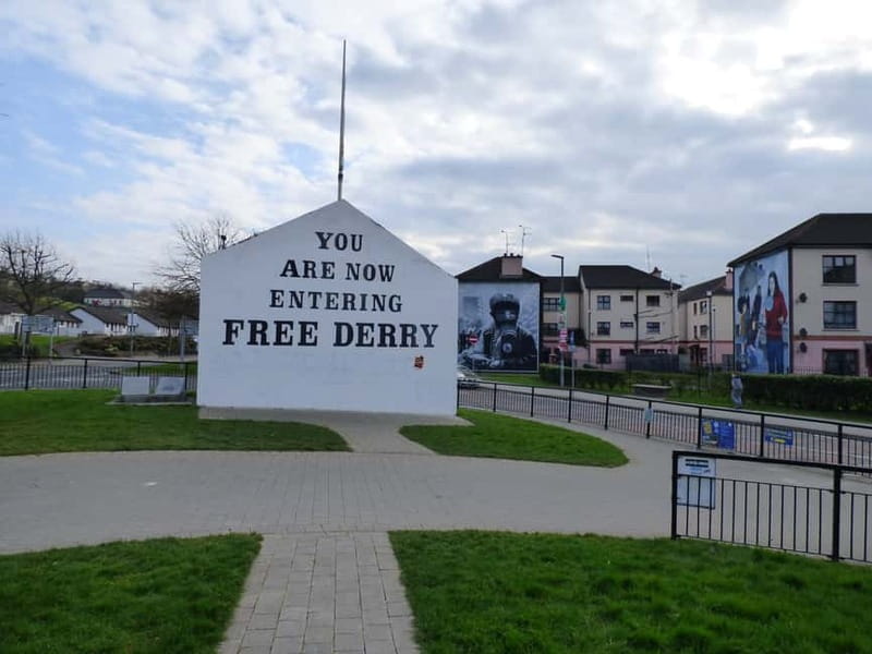 Derry: Bloody Sunday and Bogside Murals Walking Tour - Where it starts at Magazine Gate, inside Derry’s walls