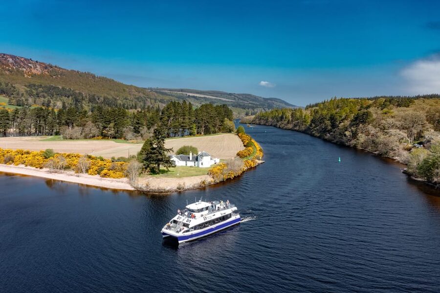 Dochgarroch: Caledonian Canal and Loch Ness 50min Cruise - Castles, Lighthouses, and Wildlife Along the Weir