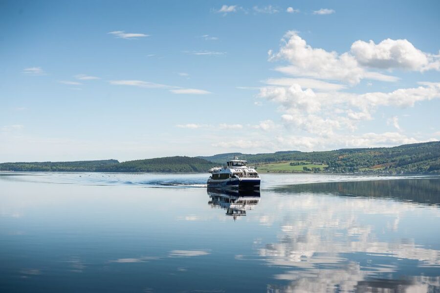 Dochgarroch: Loch Ness and Caledonian Canal 2-Hour Cruise - Heading Into Loch Ness: The Story Starts When the Water Opens Up