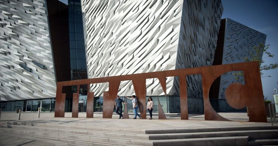 Dublin: Belfast (Titanic or Taxi), Dunluce & Causeway Trip - Two Ways to Do Belfast: Black Taxi Tour or Titanic Belfast