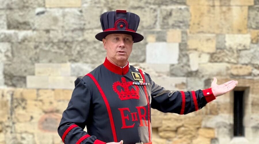 Early Access:Tower of London Opening Ceremony & Royal London - The Beefeater Opening Ceremony, plus a Chief Beefeater welcome