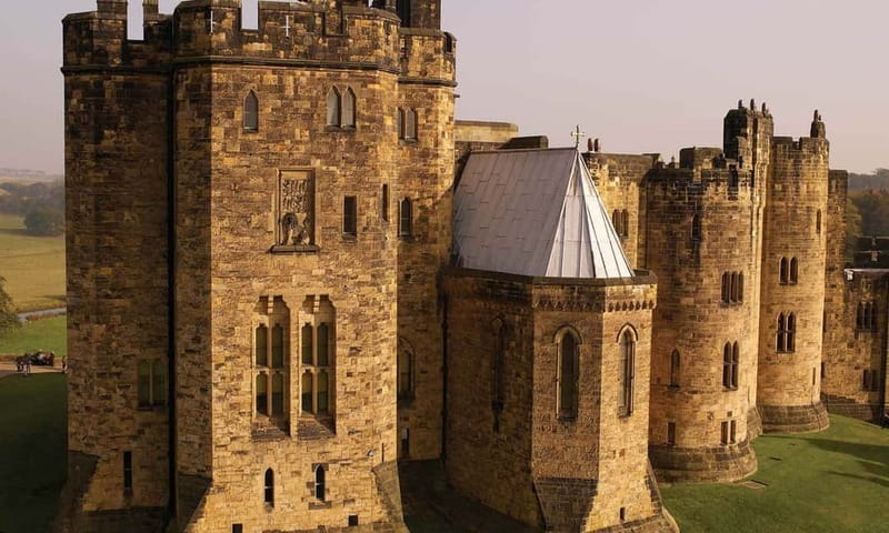 Edinburgh: Harry Potter and English Castles Tour in Spanish - A Spanish Day Trip That Crosses Into Northumberland and England
